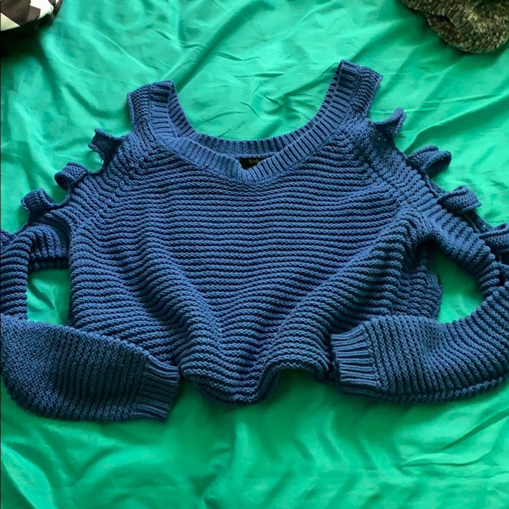 Long sleeve cut out on shoulder area!